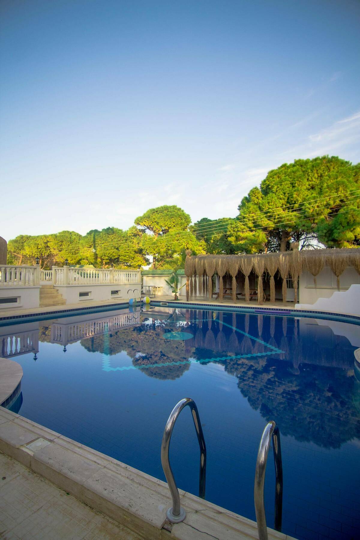 Hotel The Pine Bay Club Kyrenia  Exterior foto