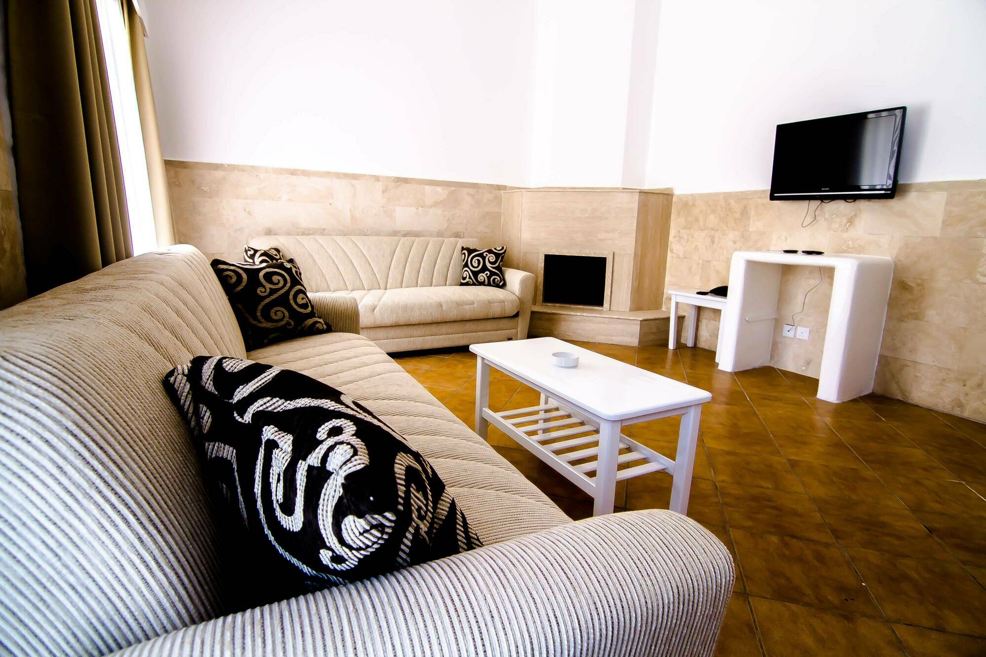 Hotel The Pine Bay Club Kyrenia  Exterior foto