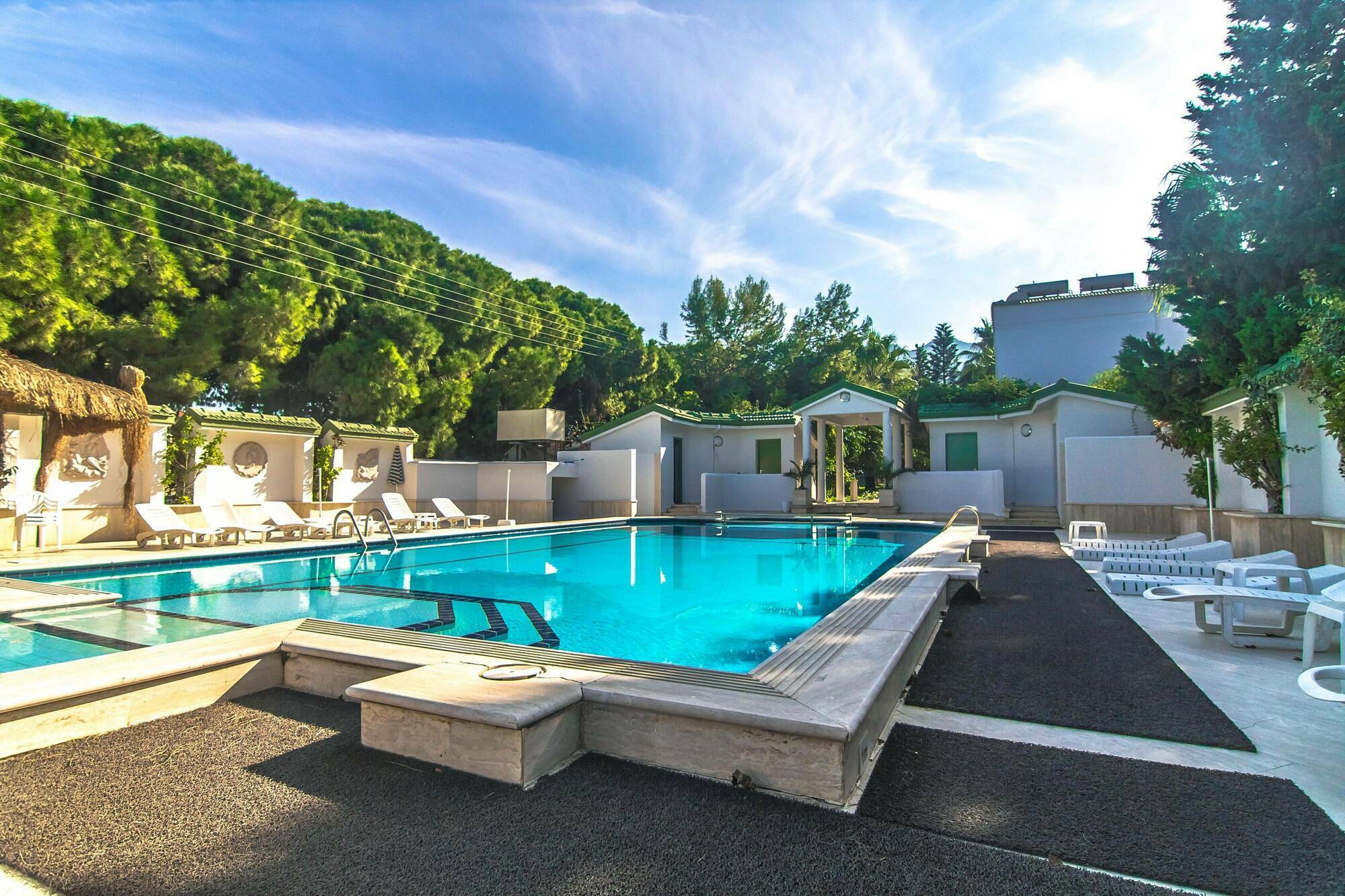 Hotel The Pine Bay Club Kyrenia  Exterior foto